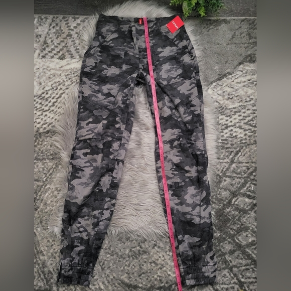 SPANX camouflage print twill joggers size medium  NWT - Picture 6 of 16
